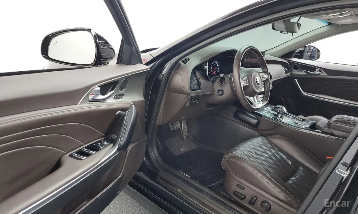 Фото 10 - Kia Stinger