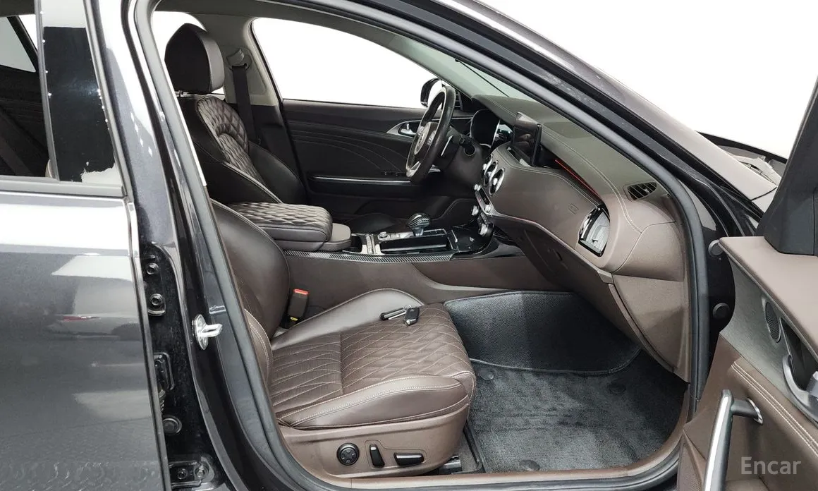 Фото 11 - Kia Stinger