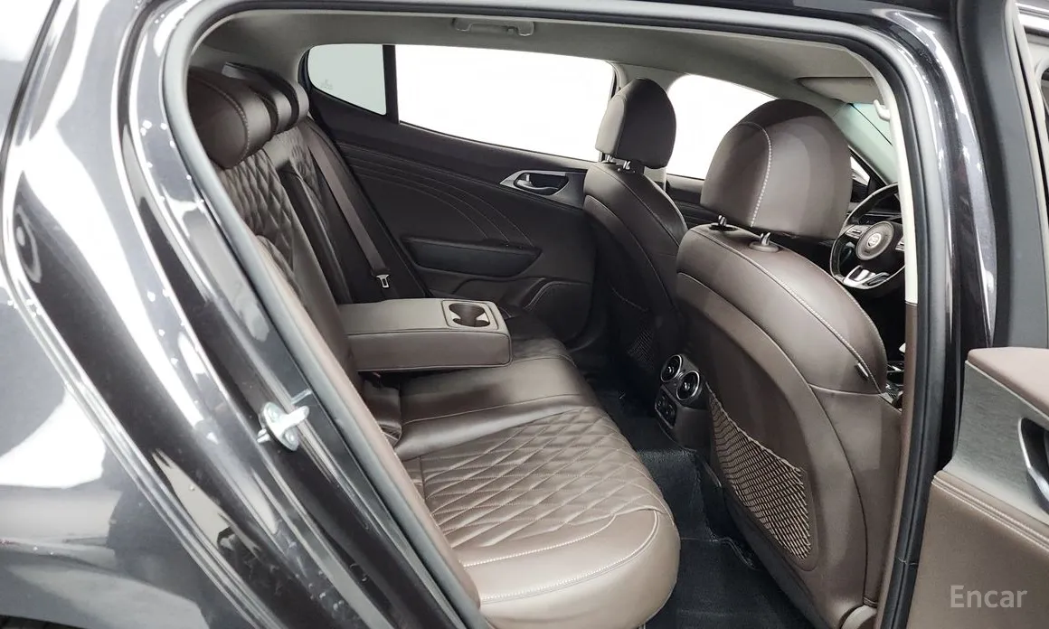 Фото 12 - Kia Stinger