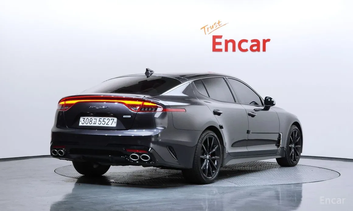 Фото 2 - Kia Stinger