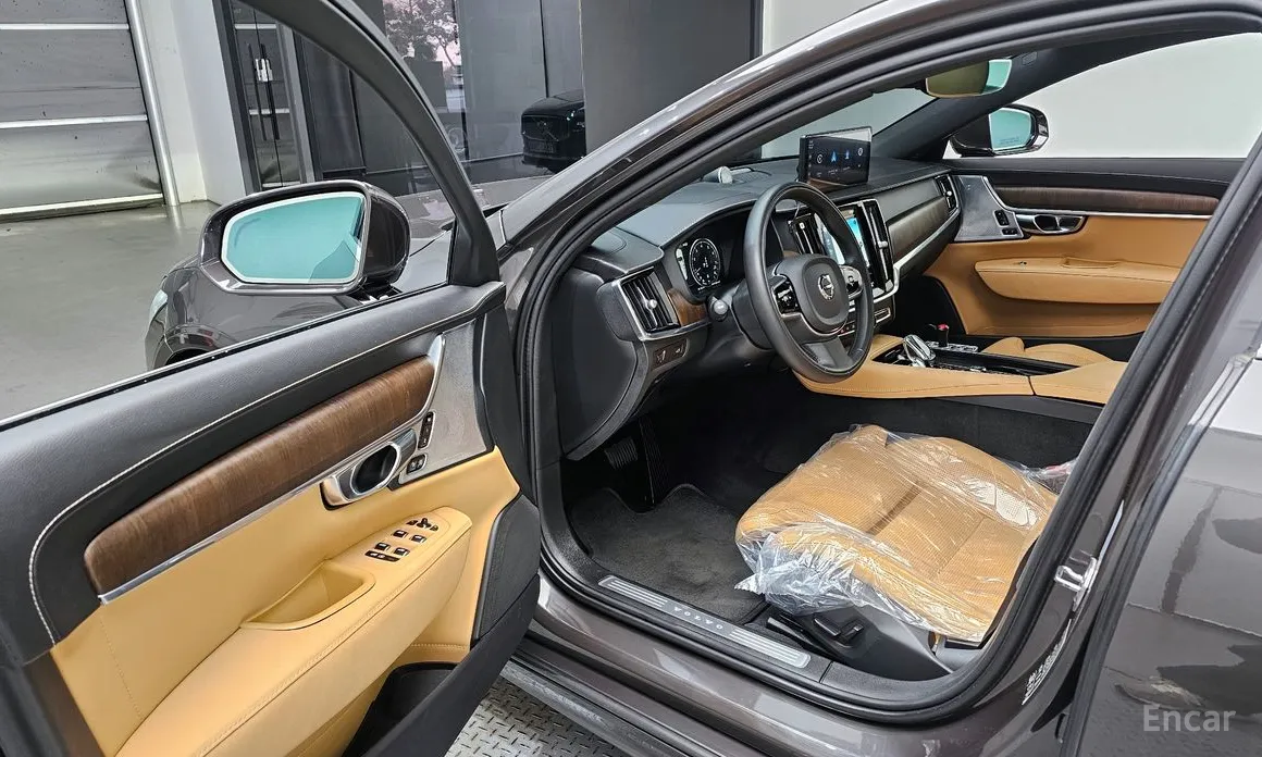 Фото 10 - Volvo S90