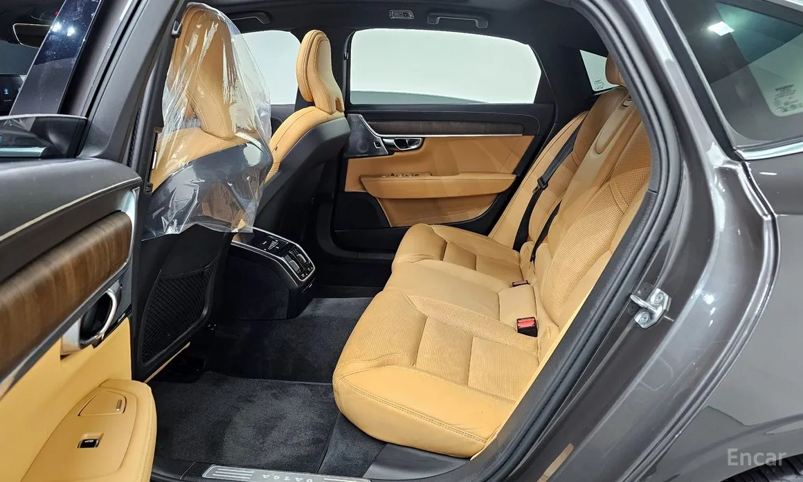 Фото 12 - Volvo S90