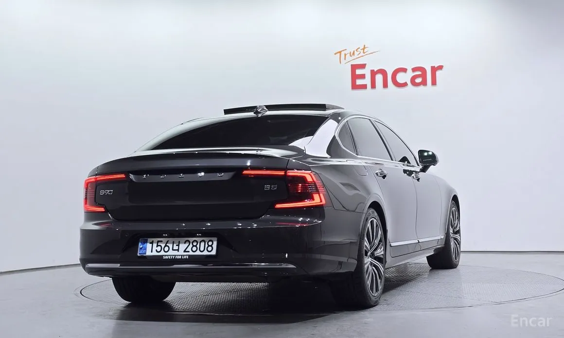 Фото 2 - Volvo S90