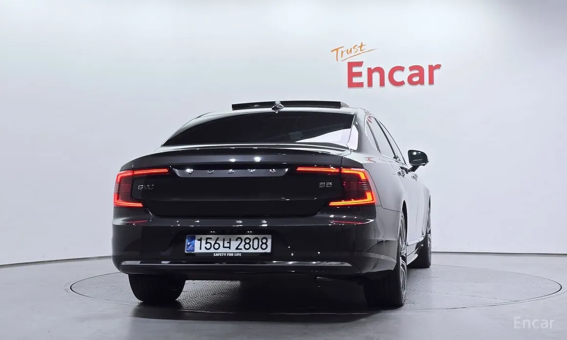 Фото 4 - Volvo S90