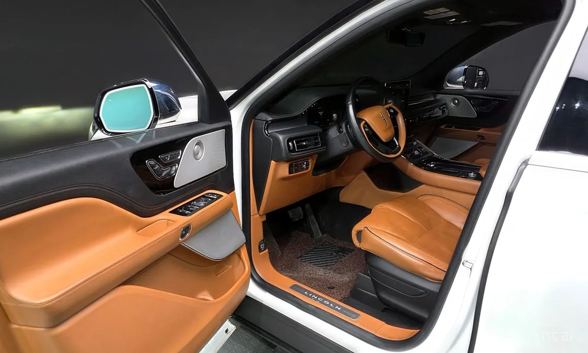 Фото 10 - Lincoln Aviator