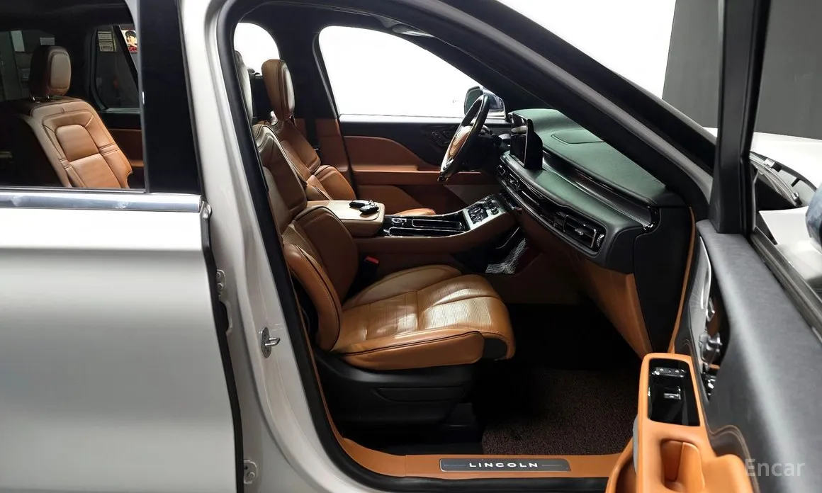 Фото 11 - Lincoln Aviator