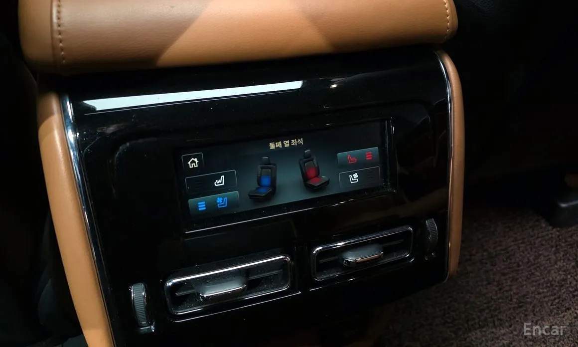 Фото 18 - Lincoln Aviator