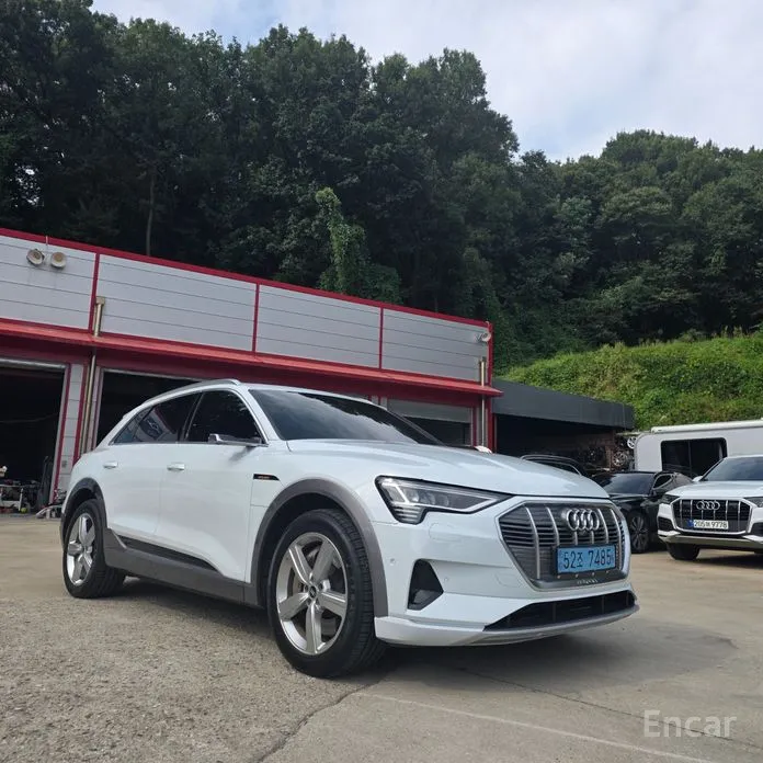 Фото 8 - Audi e-tron