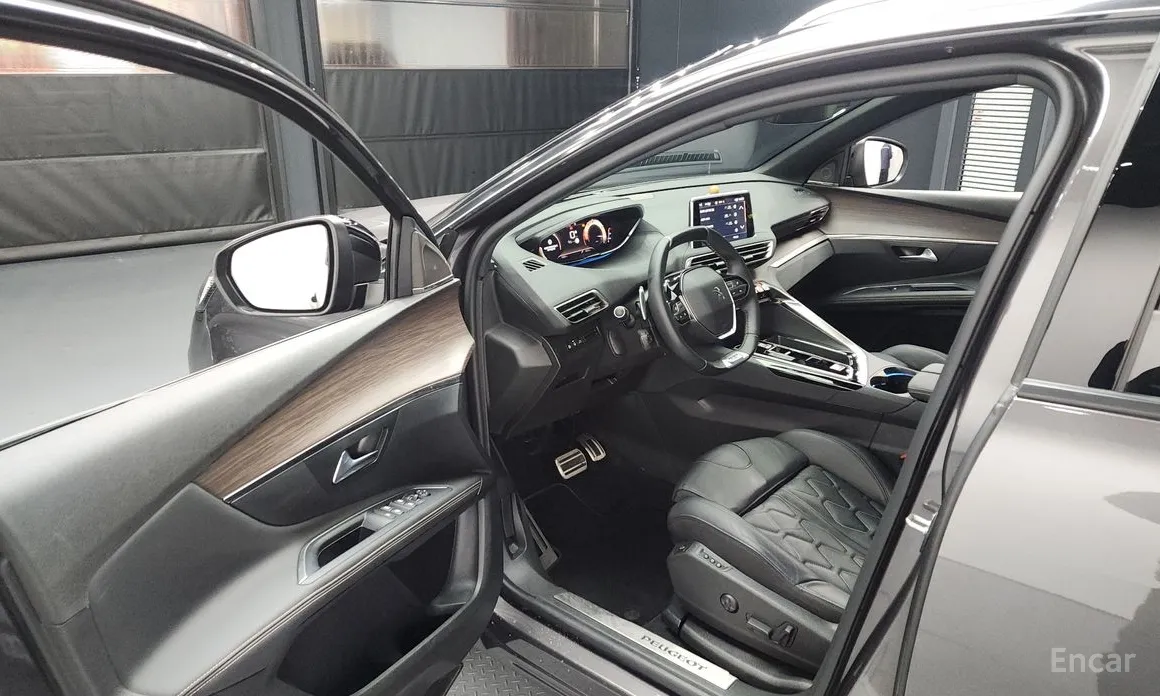 Фото 10 - Peugeot 5008