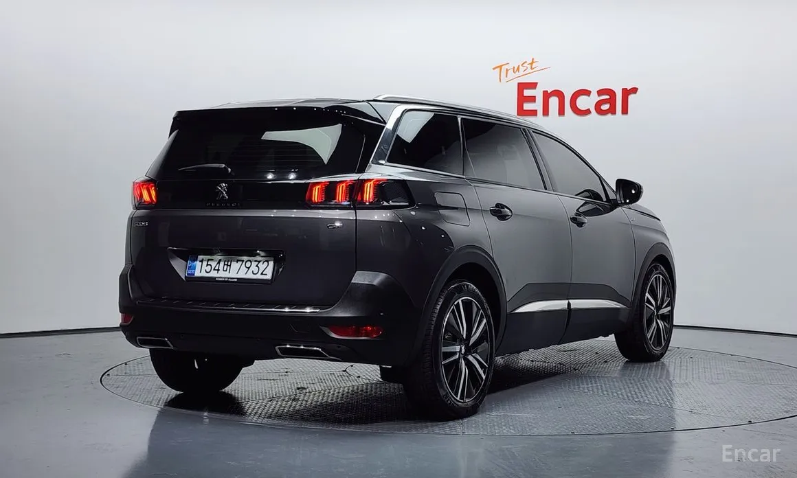 Фото 2 - Peugeot 5008