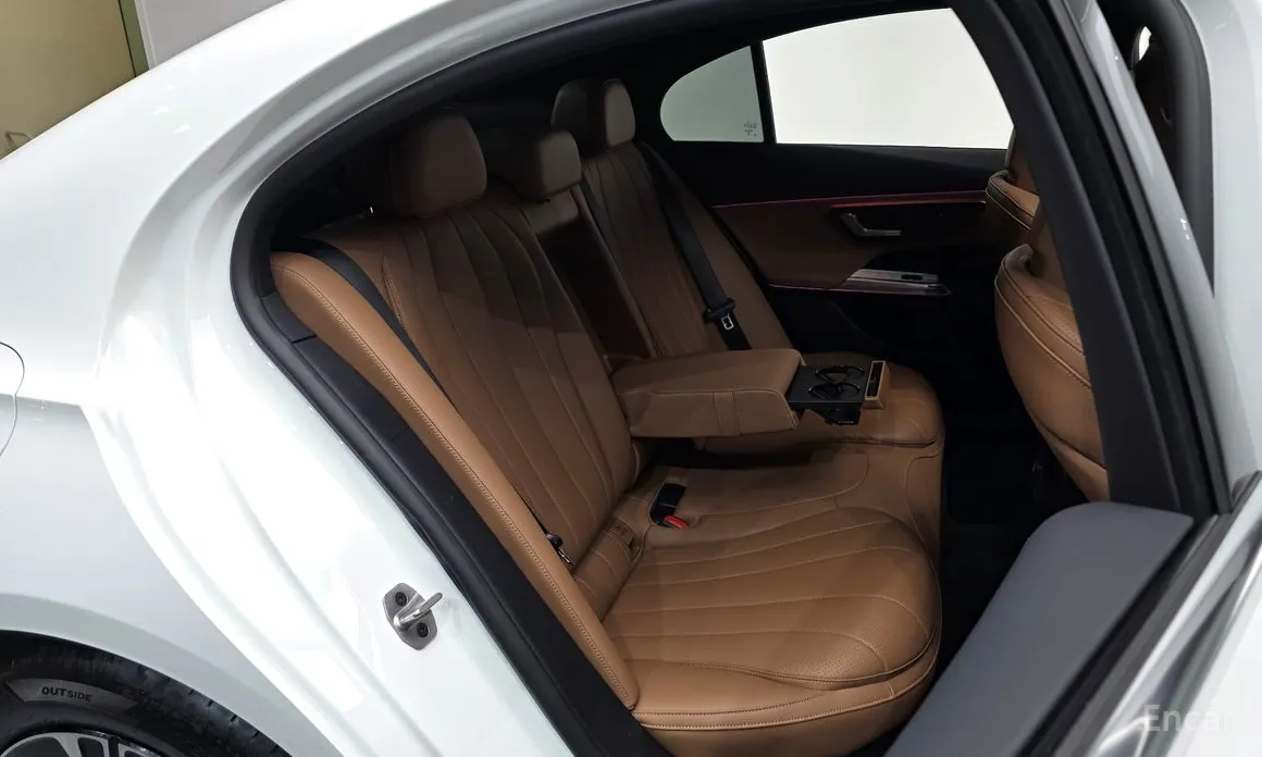 Фото 11 - Mercedes-Benz E-Class