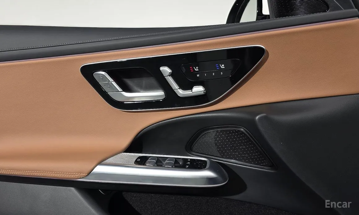 Фото 18 - Mercedes-Benz E-Class