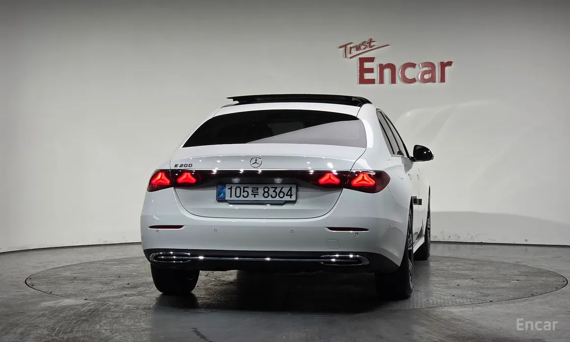 Фото 4 - Mercedes-Benz E-Class