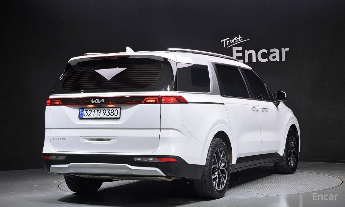 Фото 2 - Kia Carnival