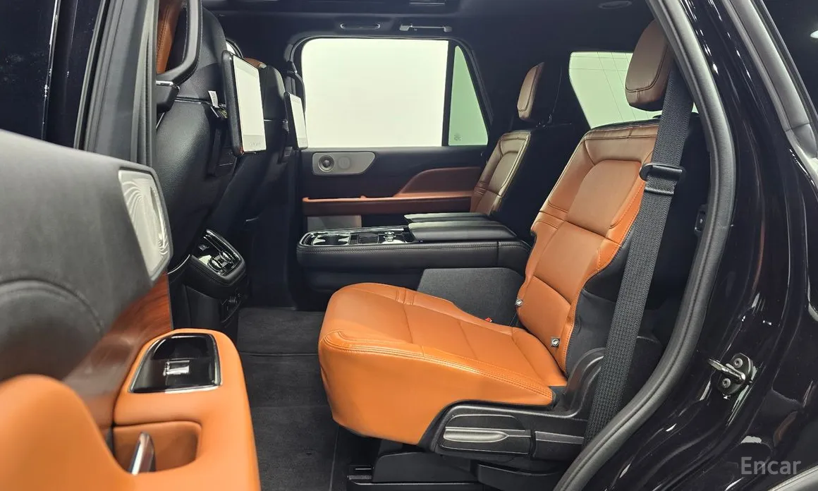 Фото 12 - Lincoln Navigator