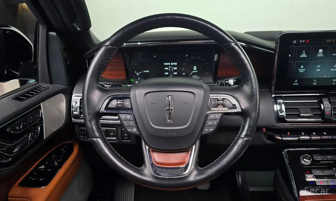 Фото 13 - Lincoln Navigator