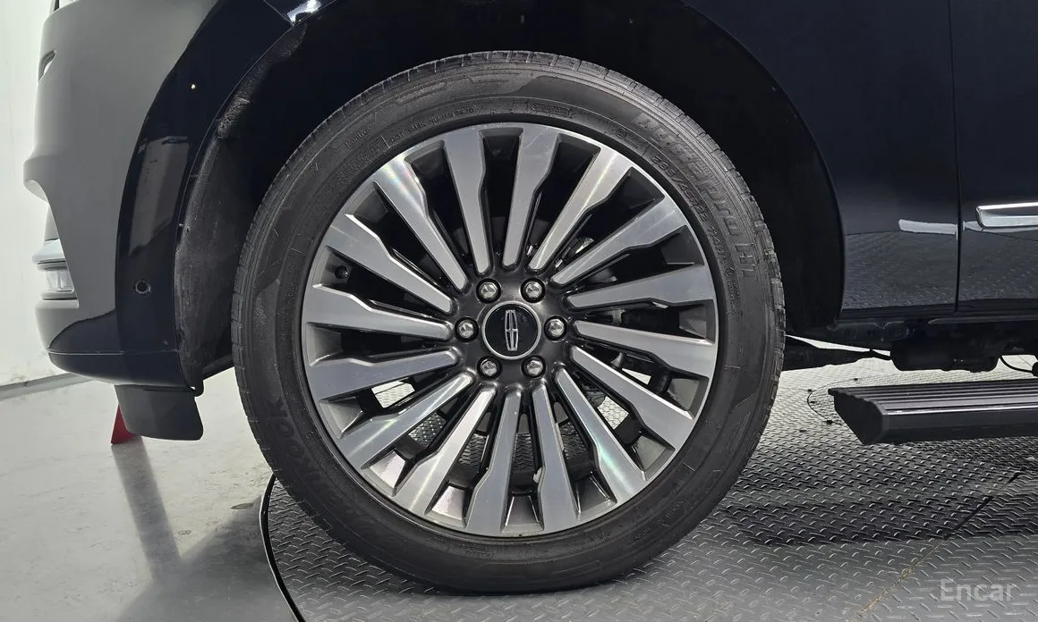 Фото 5 - Lincoln Navigator