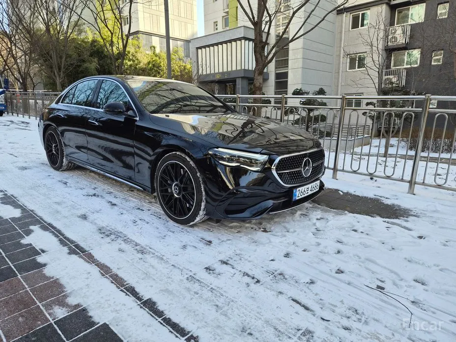 Photo 4 - Mercedes-Benz E-Class