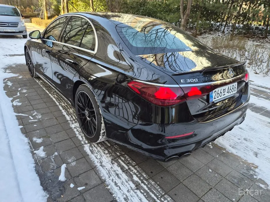 Photo 8 - Mercedes-Benz E-Class