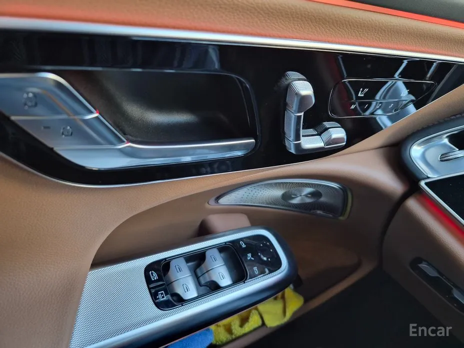 Photo 9 - Mercedes-Benz E-Class