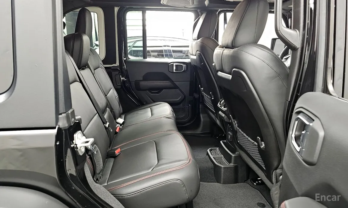 Фото 12 - Jeep Wrangler