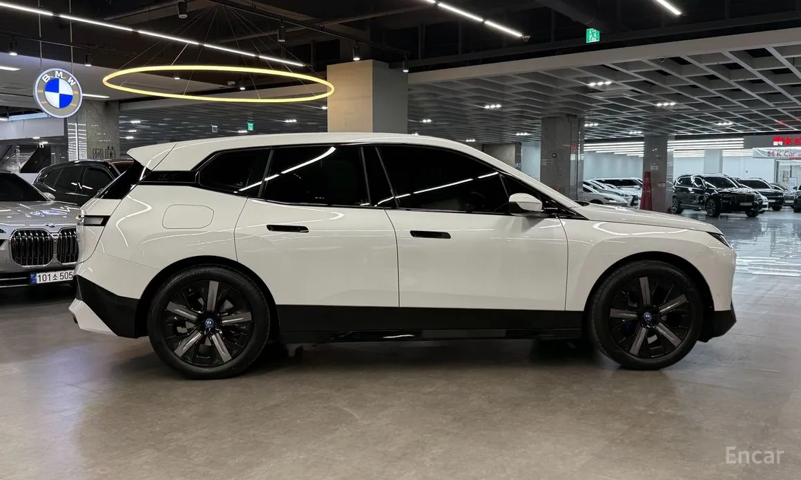 Фото 20 - BMW iX