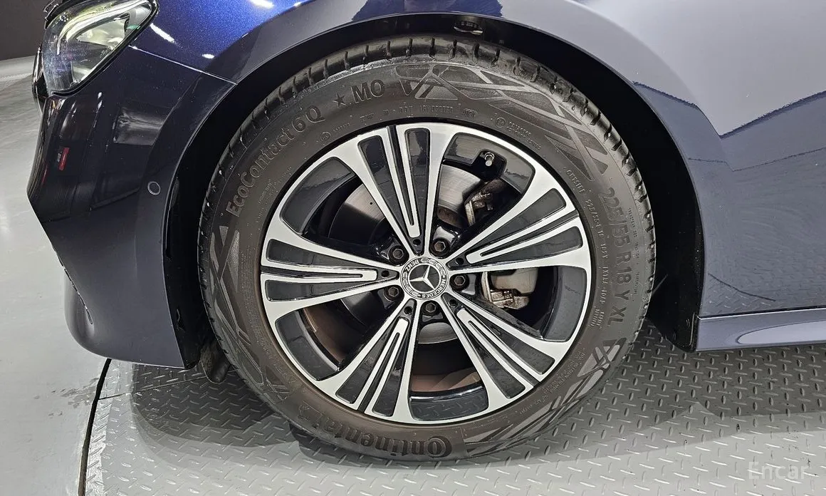 Фото 5 - Mercedes-Benz E-Class