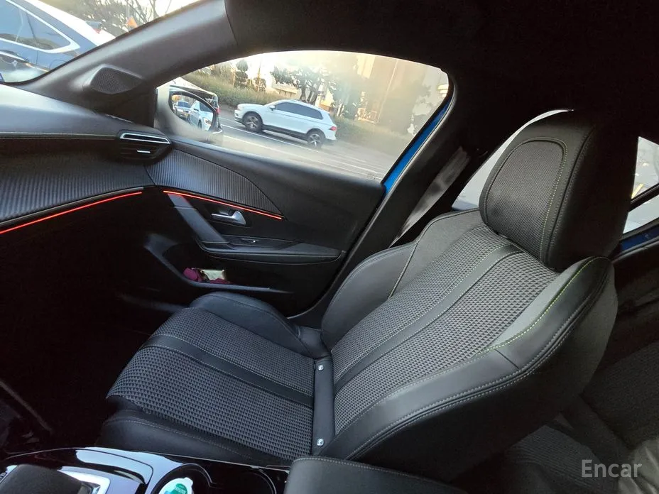 Фото 19 - Peugeot 208