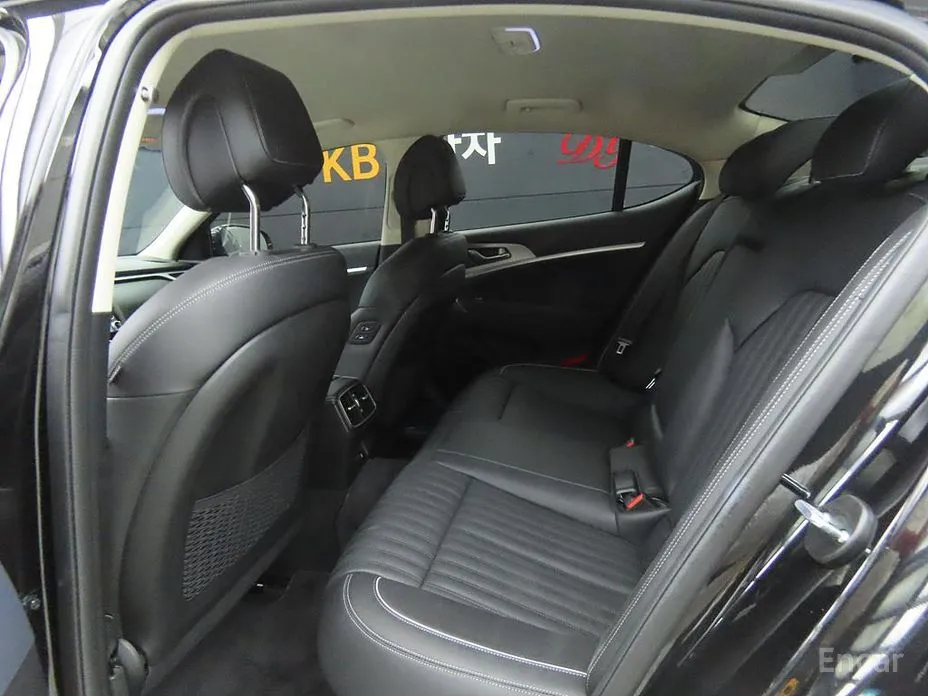 Фото 11 - Genesis G70