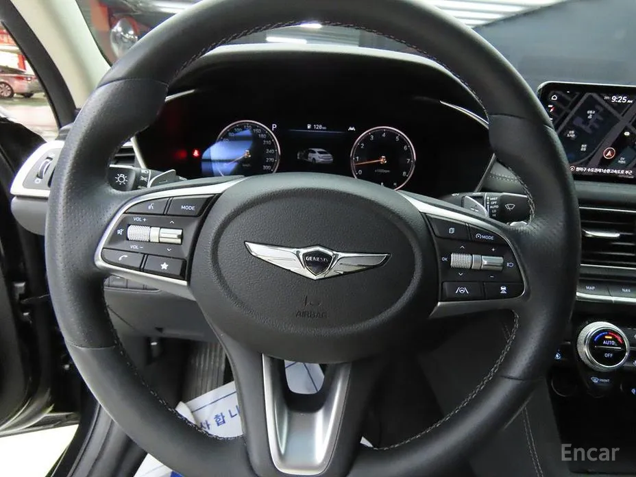 Фото 12 - Genesis G70