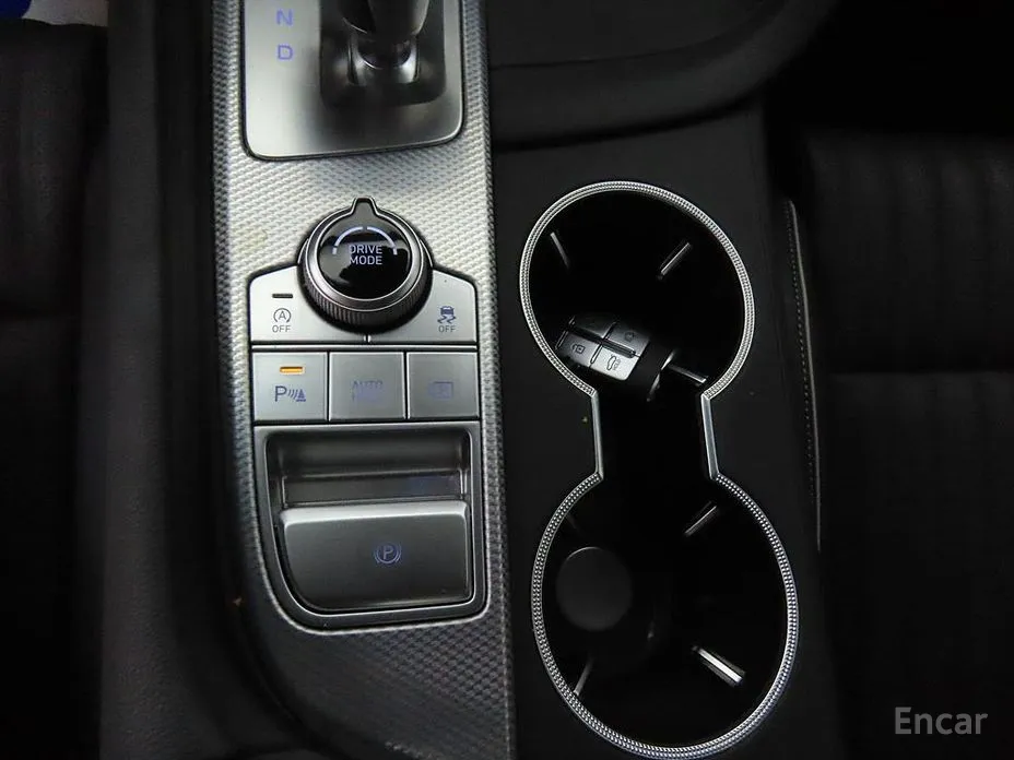 Фото 15 - Genesis G70