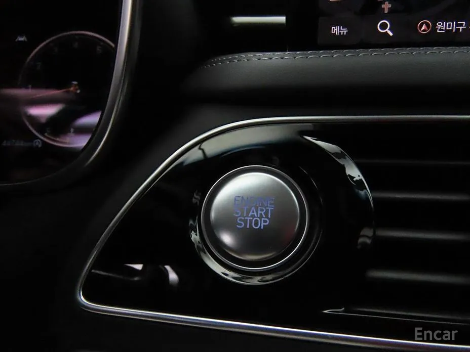 Фото 16 - Genesis G70