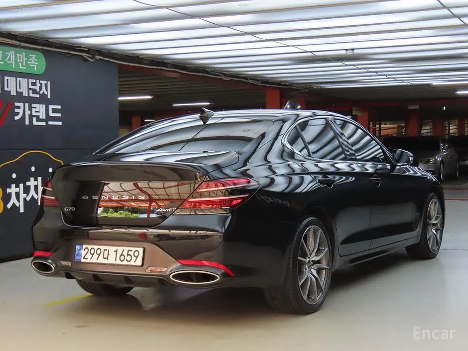 Фото 2 - Genesis G70