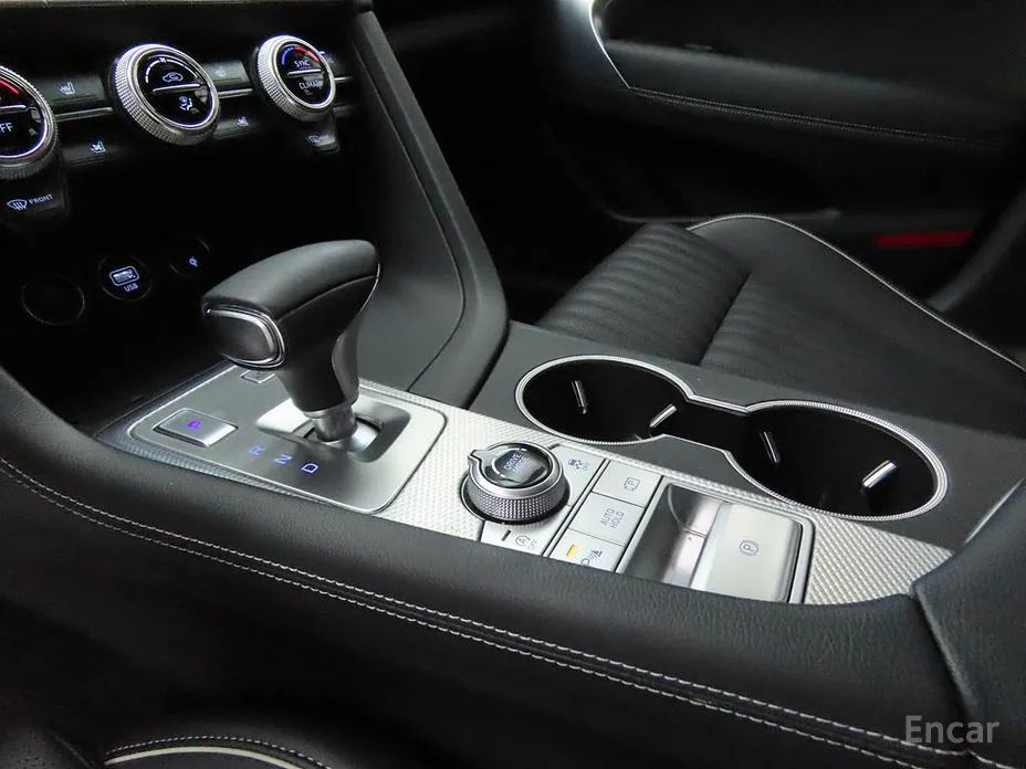 Фото 9 - Genesis G70