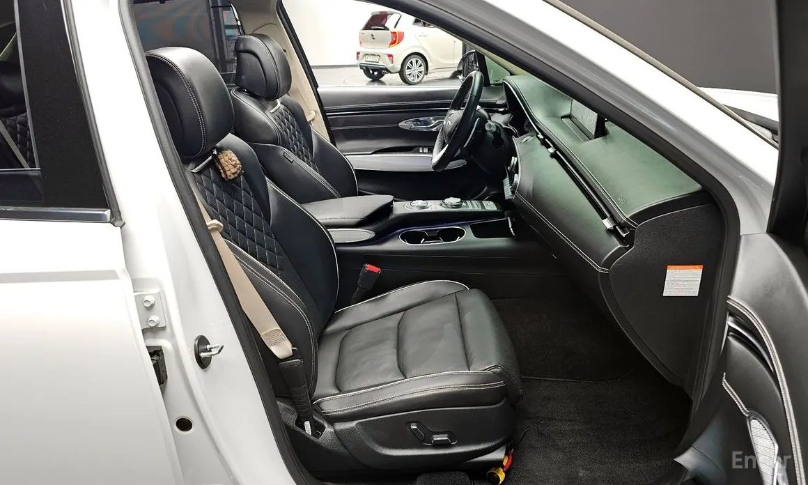 Фото 10 - Genesis GV70