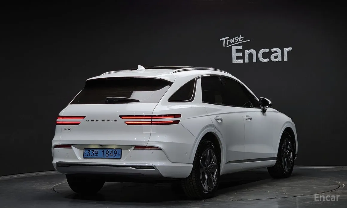 Фото 2 - Genesis GV70