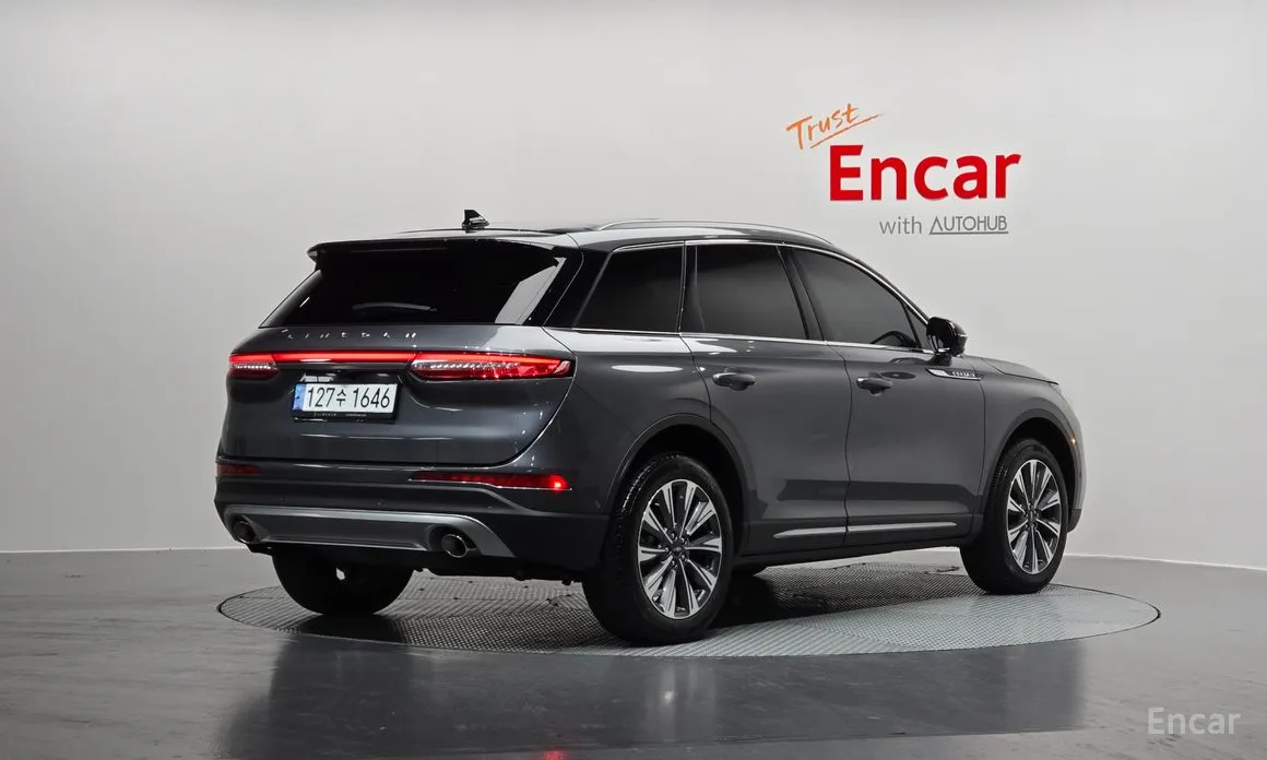 Фото 2 - Lincoln Corsair