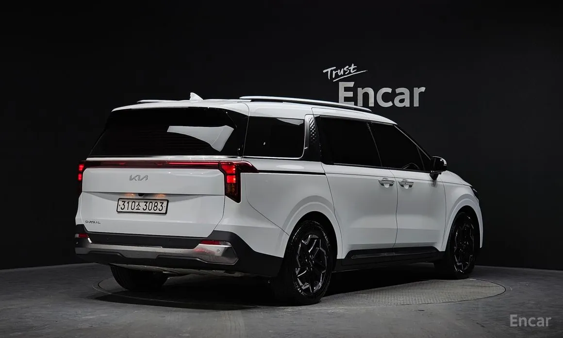 Фото 2 - Kia Carnival