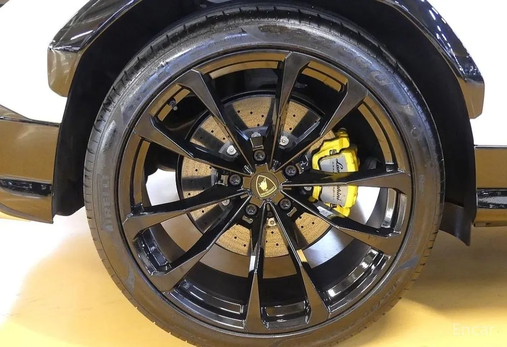 Фото 5 - Lamborghini Urus