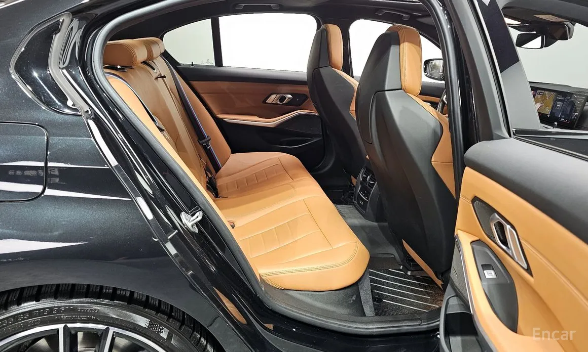 Photo 12 - BMW 3 Series