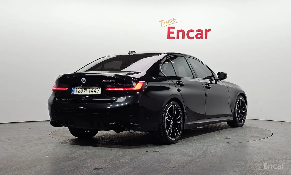 Photo 2 - BMW 3 Series