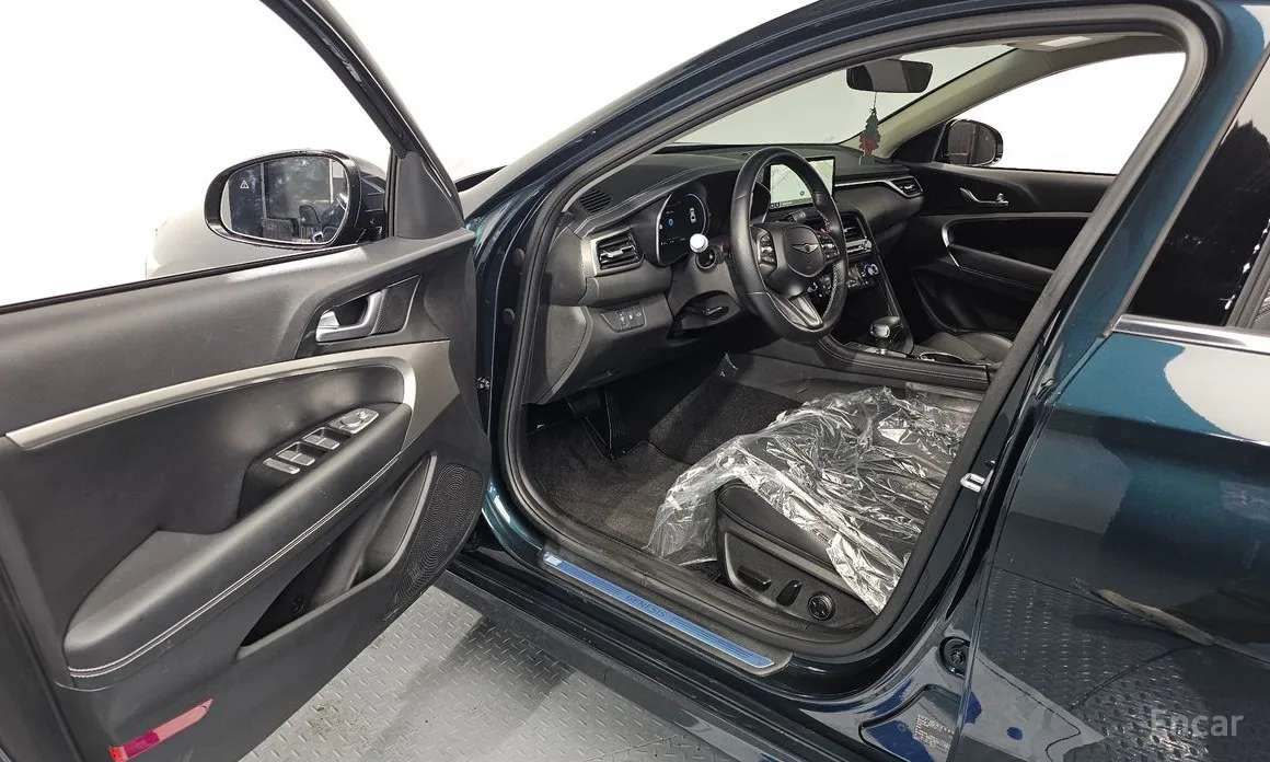 Фото 10 - Genesis G70