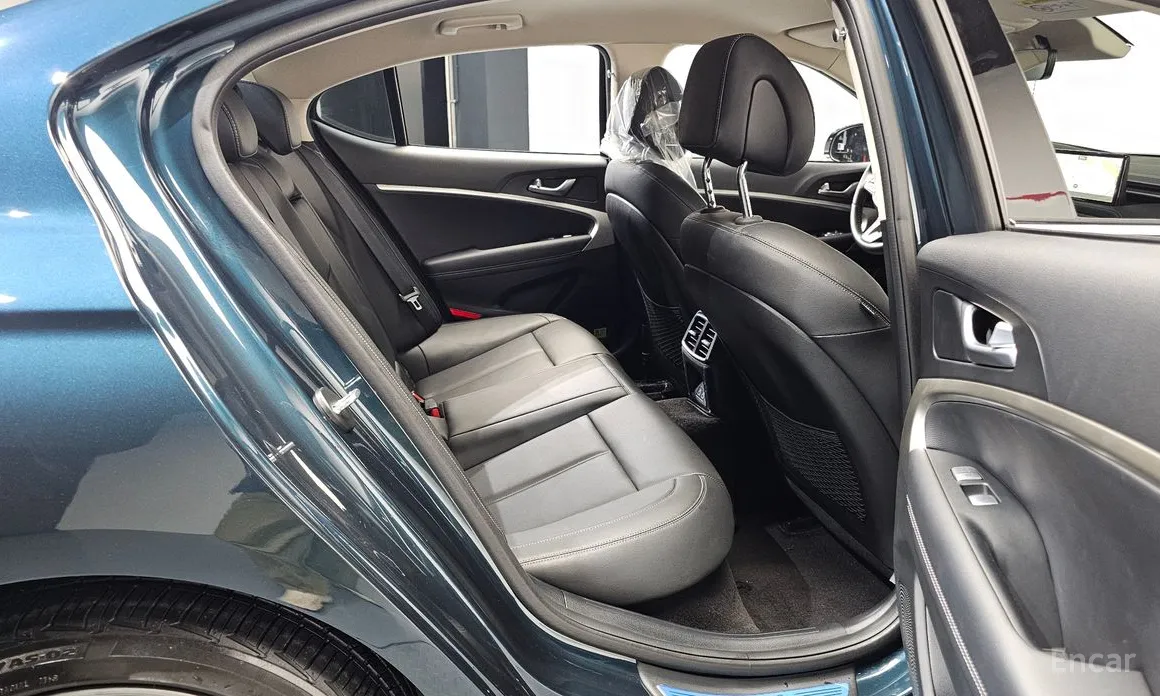 Фото 12 - Genesis G70