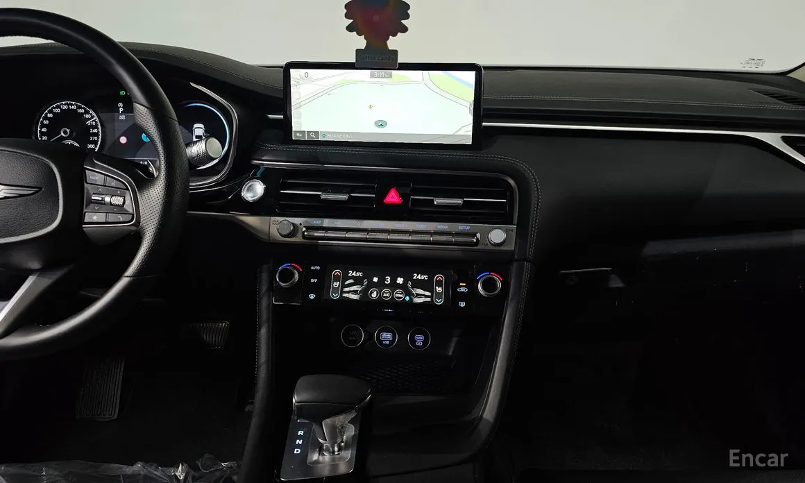 Фото 14 - Genesis G70