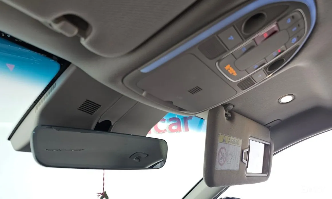 Фото 18 - Genesis G70