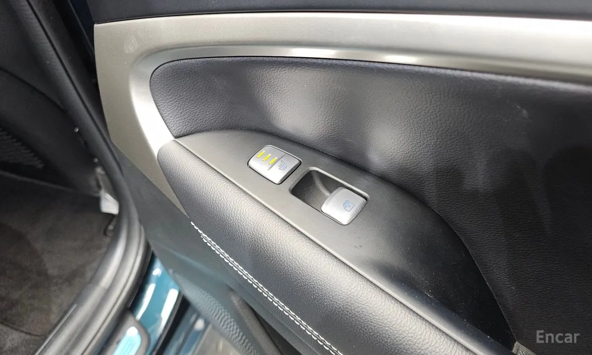 Фото 19 - Genesis G70