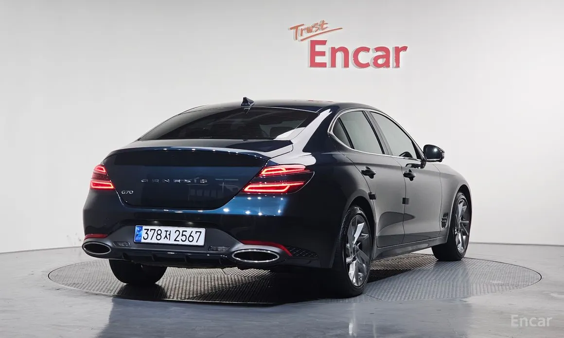 Фото 2 - Genesis G70