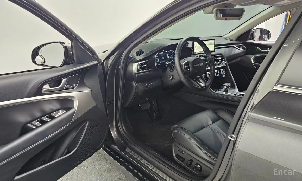 Фото 10 - Genesis G70