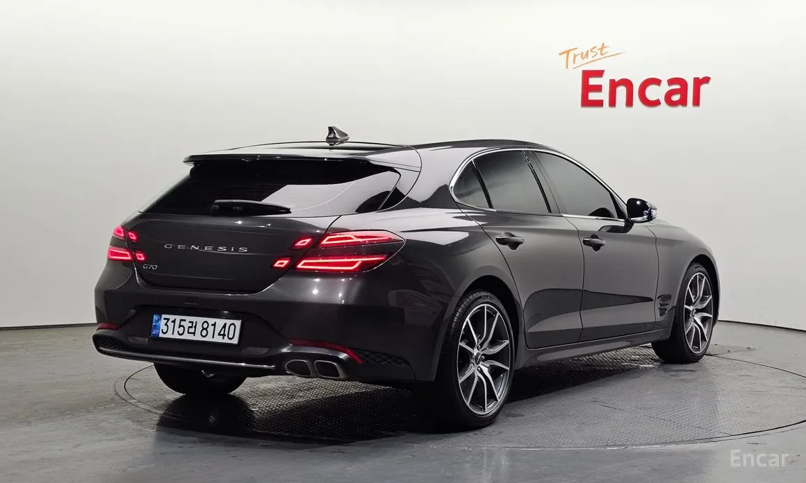 Фото 2 - Genesis G70