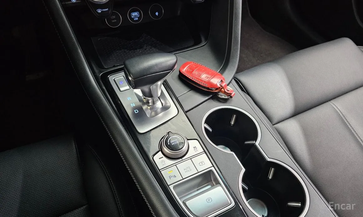 Фото 9 - Genesis G70